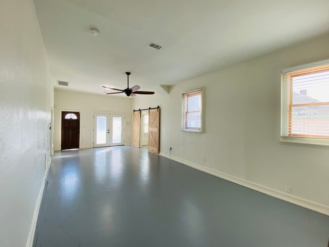 Building Photo - 3 BEDROOM / 2.5 BATHROOM - SHERMAN HEIGHTS