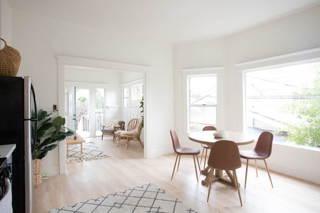 Building Photo - 2 br, 1 bath Apartment - 400 N Avenue 54