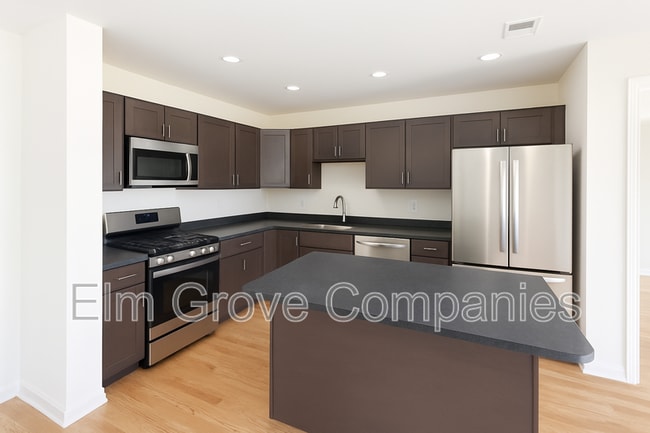 Building Photo - 5 Avery Lane