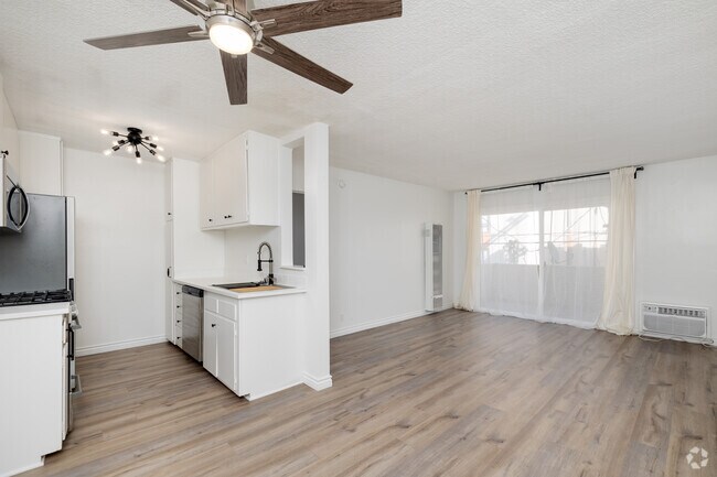 Sala de estar y cocina - Bagley Regent Apartments