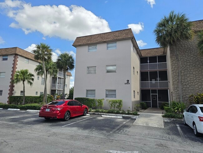 Building Photo - 2461 SW 82nd Ave