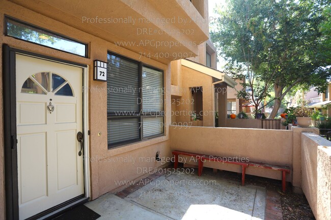 Foto del edificio - 2 bedroom / 2.5 bathroom condo with one ca...