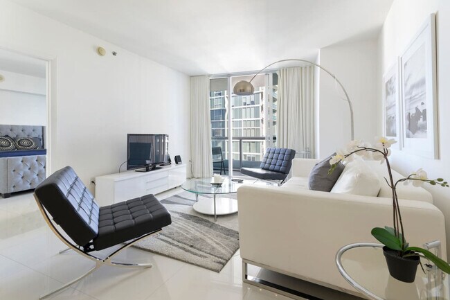 Building Photo - 485 Brickell Ave
