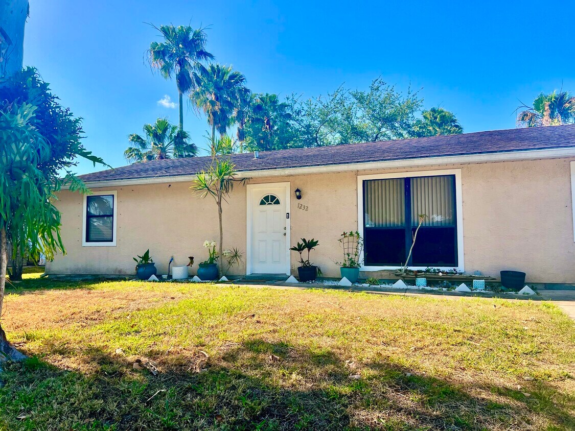 Foto principal - 1232 SW Sudder Ave