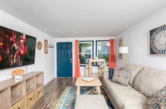 Foto del edificio - 721 N Poplar St