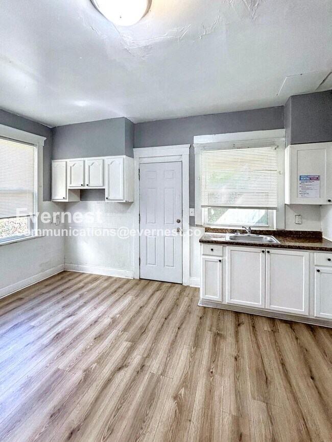 Foto del edificio - 2213 E 82nd St