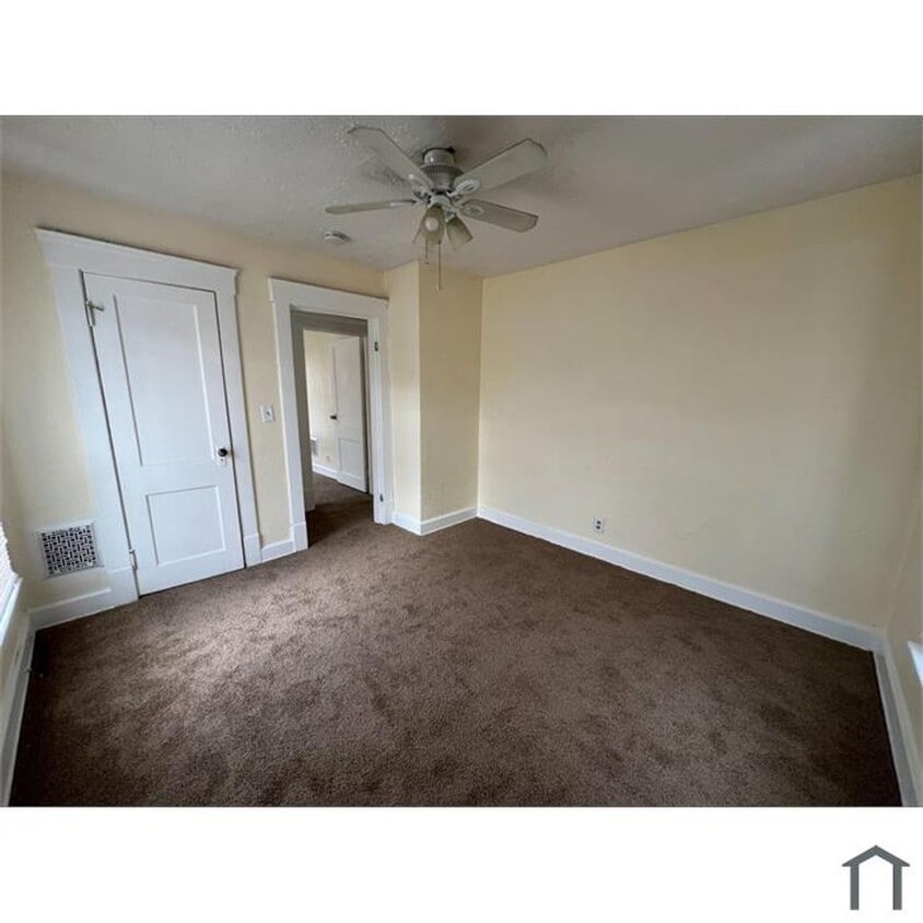 Building Photo - 1318 E 188th St