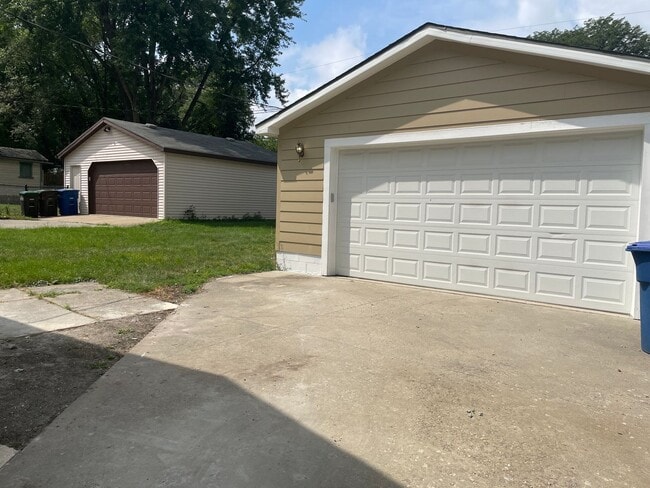 Building Photo - Remodeled 3 Bedroom , 1 Bath Home!
