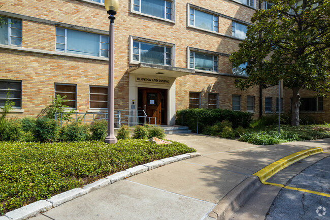 Foto del edificio - Kinsolving Residence Hall