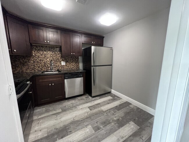 Building Photo - 4158 Inverrary Dr