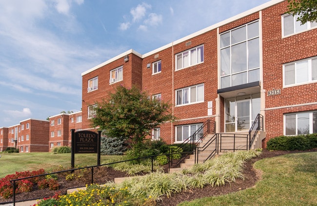 Building Photo - The Plaza Apartments