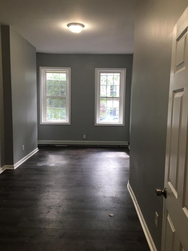 Building Photo - 746 Centre St