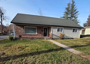 Building Photo - 300 E Lake St