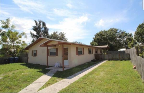 Building Photo - 1734 Gladys St