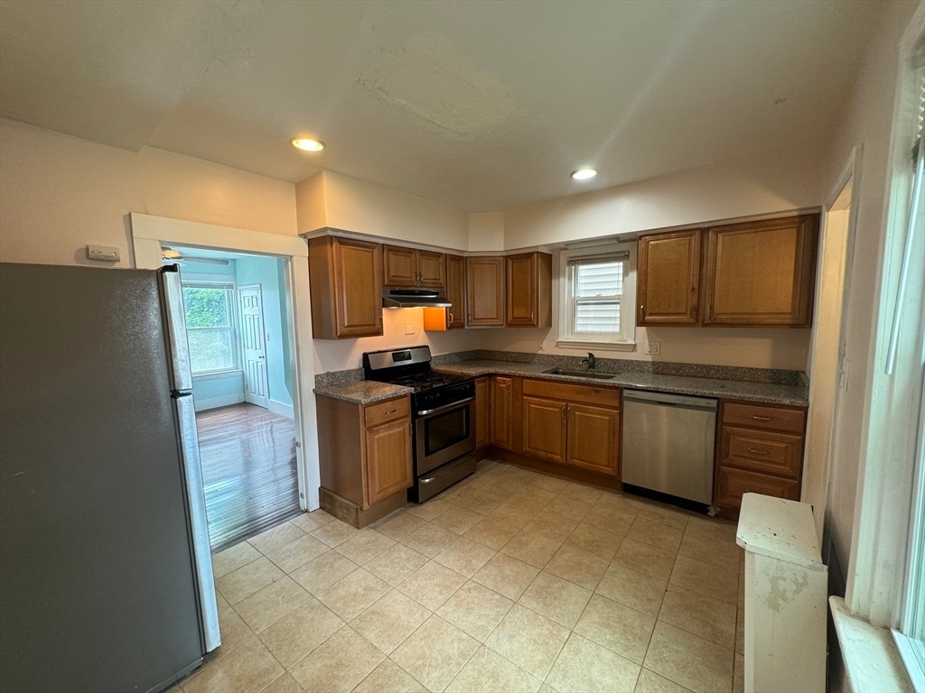 Primary Photo - 137 Lovell St