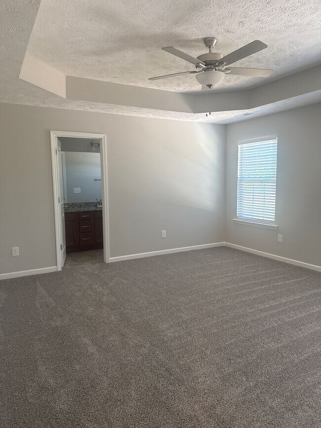 Building Photo - Brand new home in Shelbyville, TN