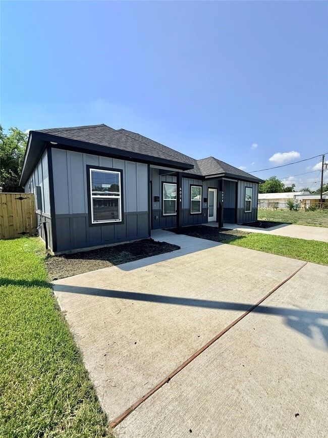 Building Photo - 612 Houston Ave