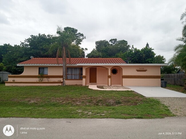 Building Photo - 1439 Glick Dr