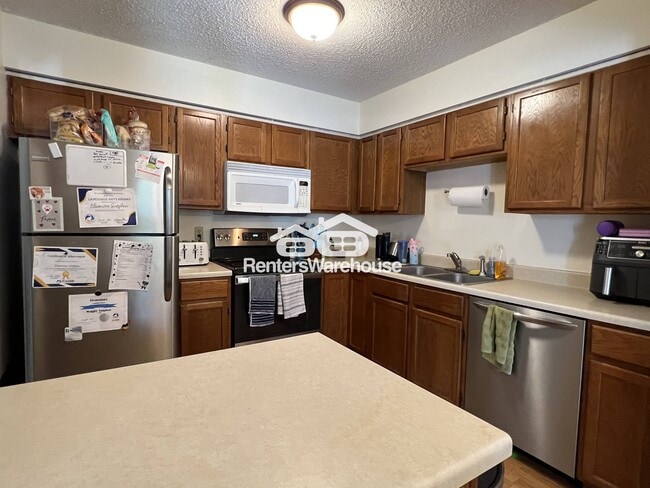 Building Photo - 4128 Meadowlark Way