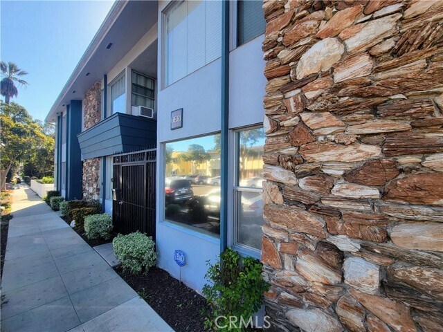 Building Photo - 735 Cedar Ave