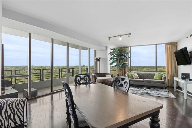 Foto del edificio - 700 Park Regency Pl NE