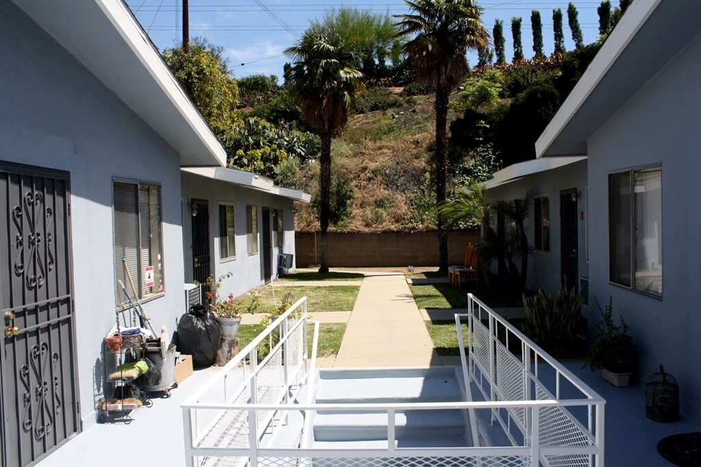 Building Photo - 628 Via Altamira