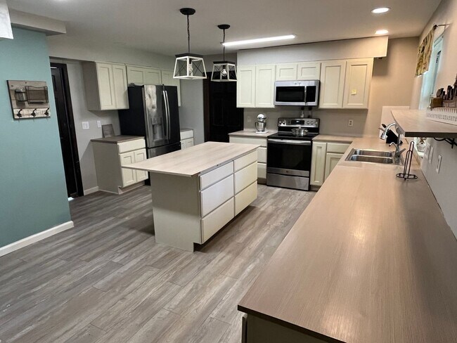 Building Photo - Spacious home in Ormond Beach
