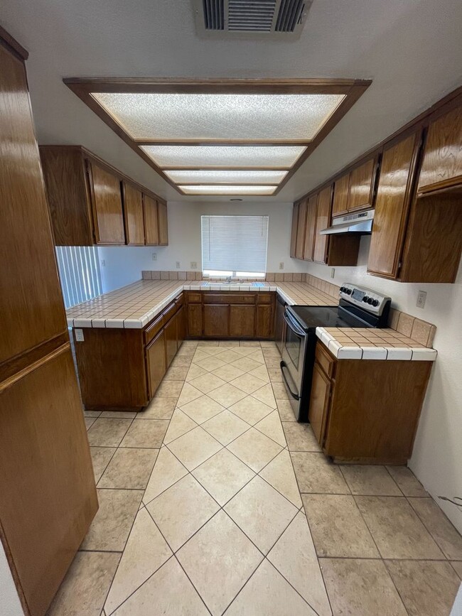 Foto del edificio - 4 BEDROOM APPLE VALLEY HOME ON CUL DE SAC!