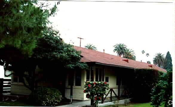 Building Photo - 94 S Parkwood Ave