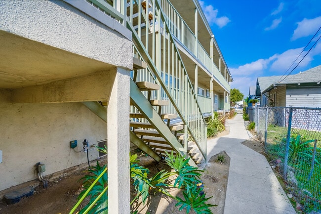 Stairs - 1106 Leighton Ave (B)