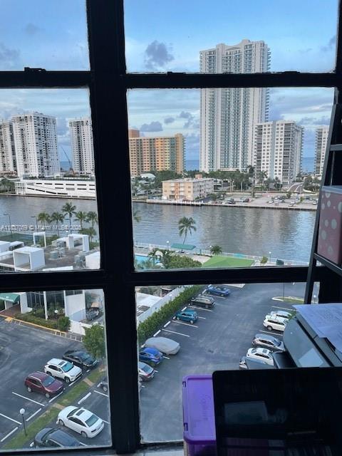 Foto del edificio - 800 Parkview Dr