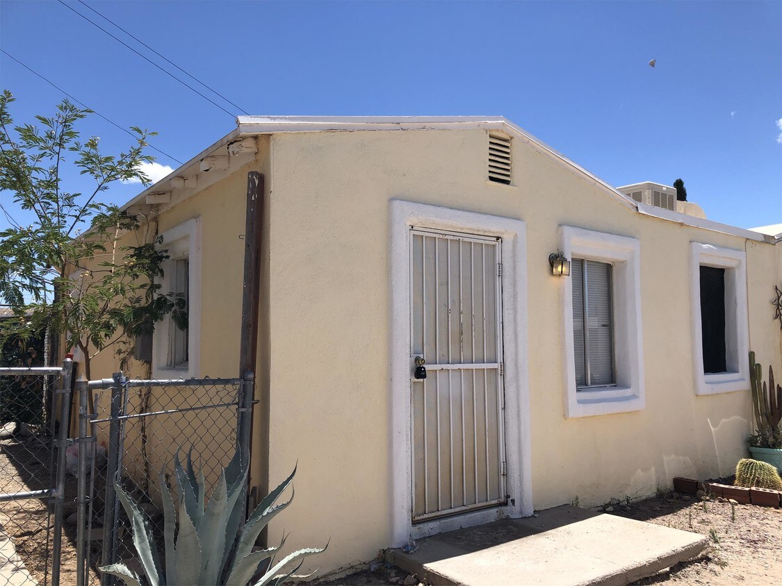Primary Photo - 423 E 32nd St