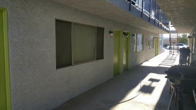 Building Photo - Athol Apartments