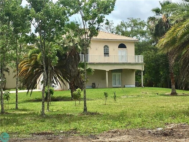 Building Photo - 6911 NW 84th Ave