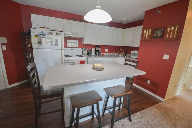 Building Photo - Nicely updated Willows condo w/garage!