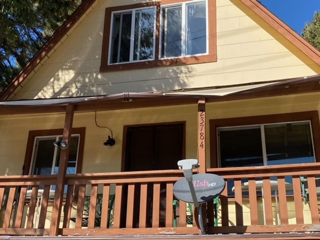 Foto principal - Cute 2 bedroom, 1 bath close to town