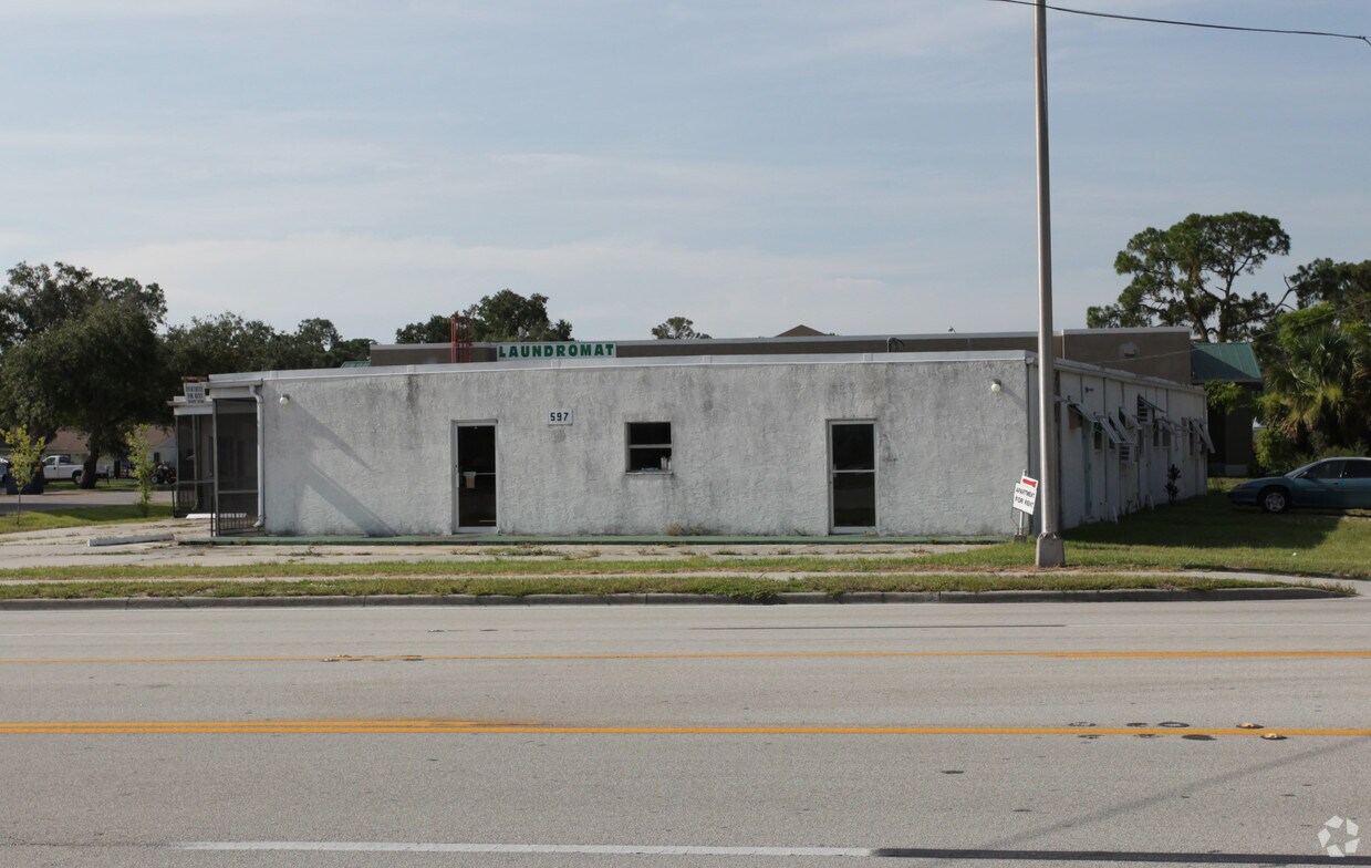 Building Photo - 597 W Hickpochee Ave