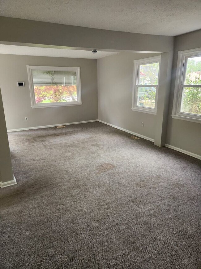 Foto del edificio - 3 Bedroom Home For Rent In Mentor-On-The-Lake