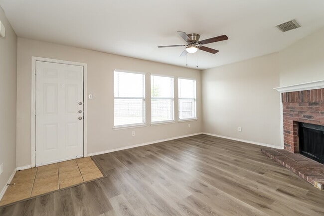 Foto del edificio - 2246 Midbury Dr