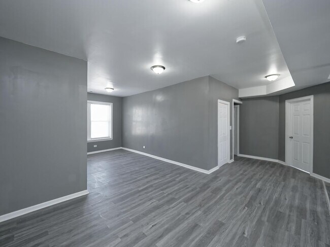 Building Photo - 346 N Laramie Ave