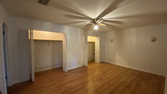 Building Photo - 992 S Marion Ave