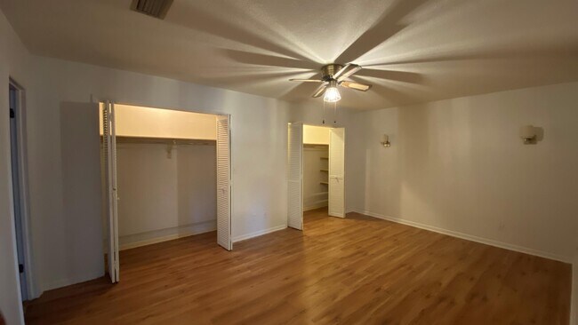 Foto del edificio - 992 S Marion Ave
