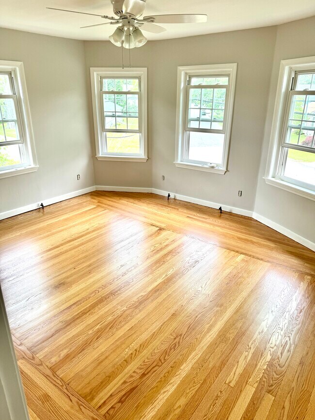 Foto del edificio - 53 Pettaconsett Ave