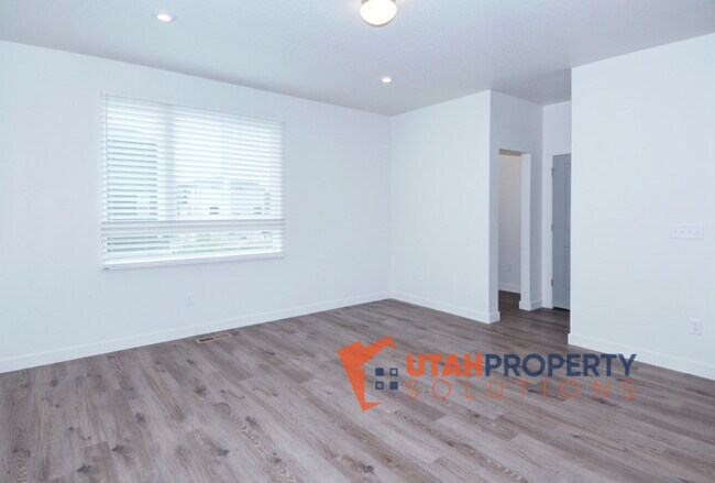 Building Photo - 1054 W 430 S