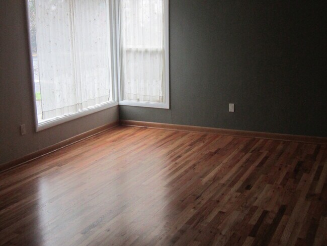 Foto del edificio - Charming 2 Bedroom 1 Bathroom in Lincoln Neighborhood