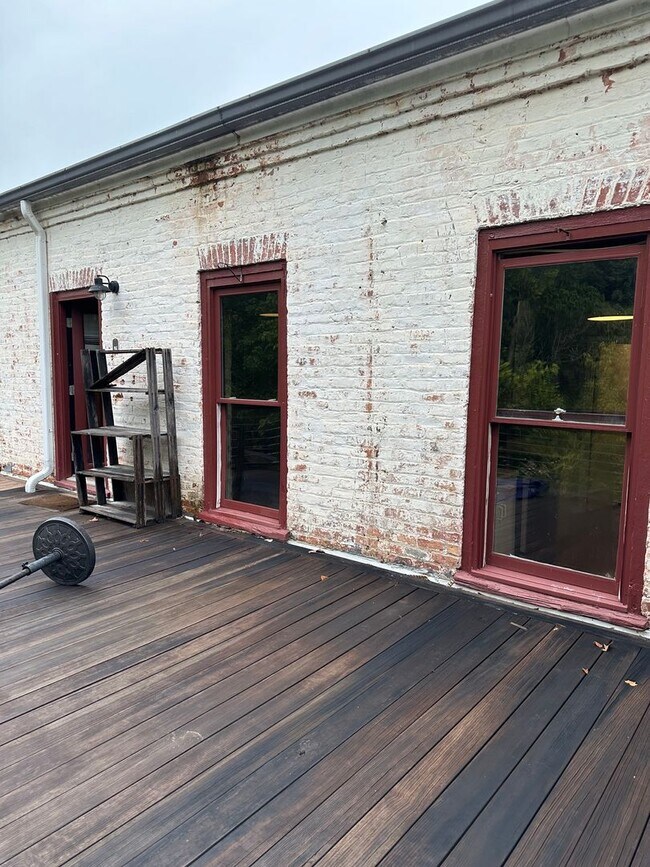 Foto del edificio - 1 bedroom condo on the river