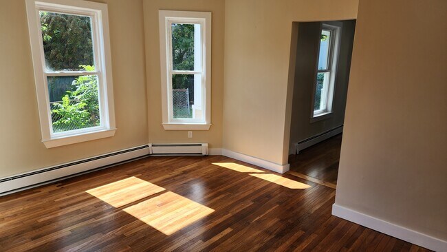 Building Photo - 29 Bicknell St