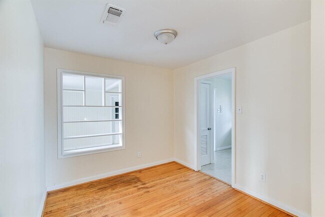 Foto del edificio - 3314 Albemarle Dr