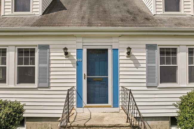 Building Photo - 100 Essex Ave