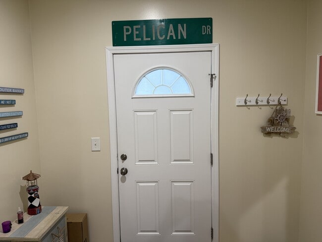 Building Photo - 108 Pelican Dr